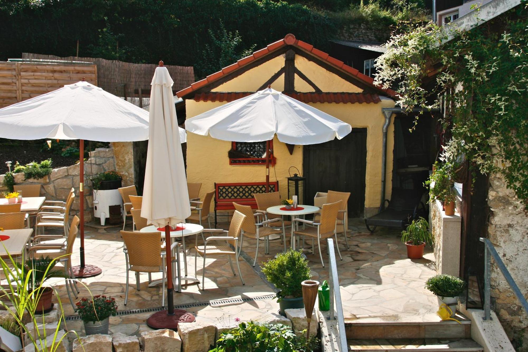 Gasthof zum Brunnen Mörnsheim Exterior foto