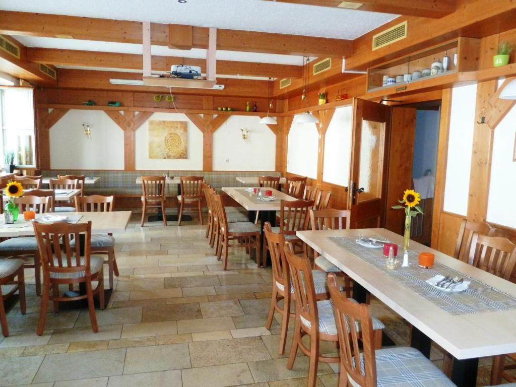 Gasthof zum Brunnen Mörnsheim Exterior foto