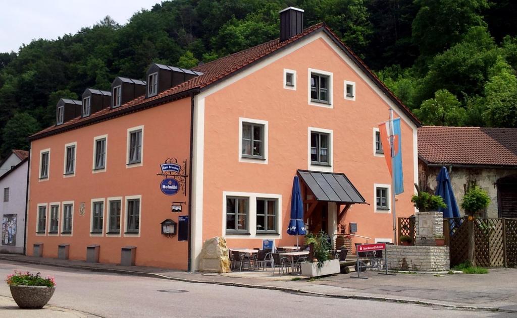 Gasthof zum Brunnen Mörnsheim Exterior foto